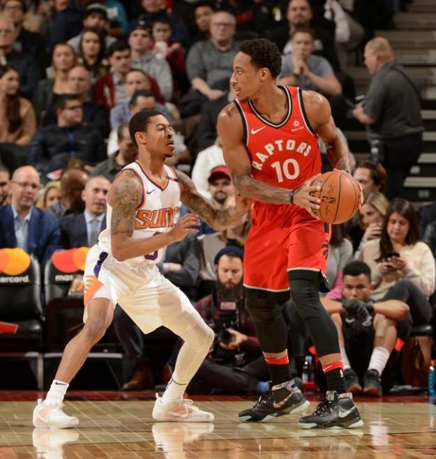 篮球便从两 篮球便从两