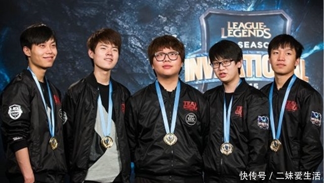 两队教练在 两队教练在