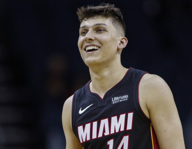 他的一举一 他的一举一