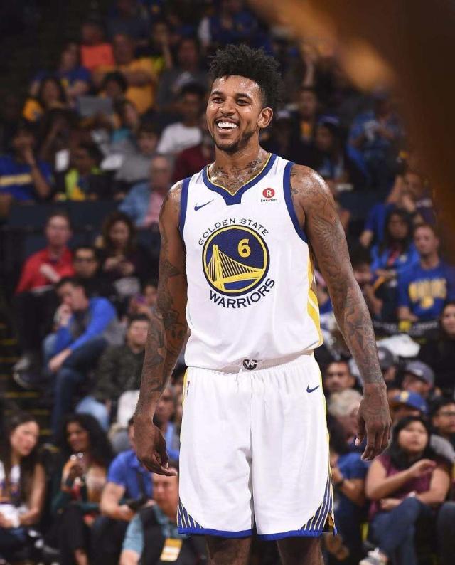 出门没事别瞎拍！无锡马拉松小伙子随手一拍，入镜的男女火出圈了…