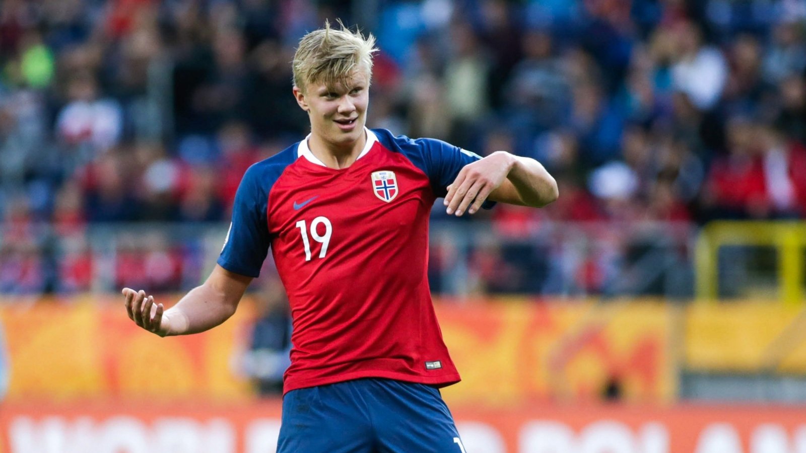 技术日渐精妙呀！字母哥背打转身后仰 皮球划过美妙弧线稳稳落袋